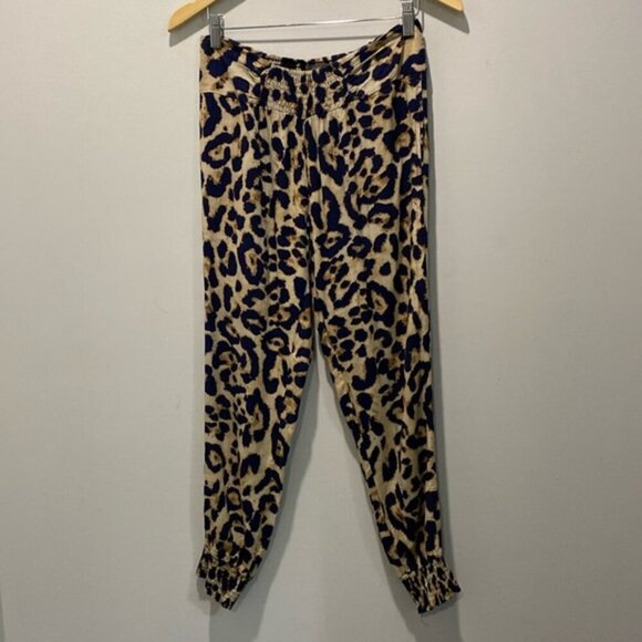 Katies Leopard Pant Relaxed Fit Pull-on Crop pant Size 8 - Picture 2 of 13